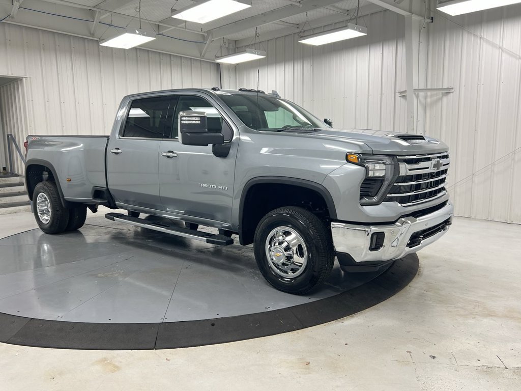 Used 2025 Chevrolet Silverado 3500 LTZ w/ LTZ Convenience Package AWD/4WD image 3