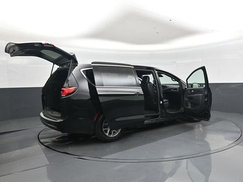Used 2025 Chrysler Pacifica Select FWD image 46