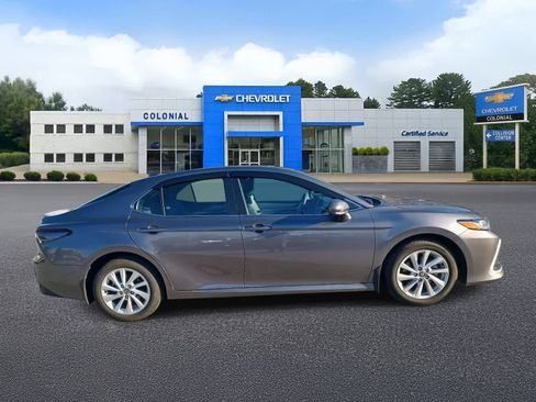 Used 2023 Toyota Camry LE image 3