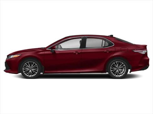 Certified 2020 Toyota Camry XLE FWD image 2