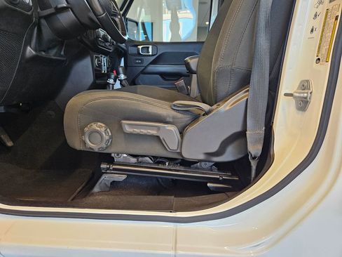 Used 2019 Jeep Wrangler Unlimited Sahara w/ Uconnect 4C Nav & Sound Group image 15