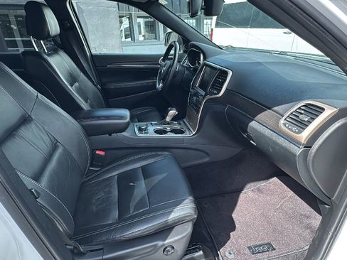Used 2016 Jeep Grand Cherokee Limited AWD/4WD image 18