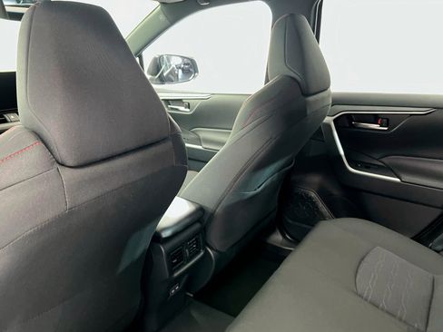 Used 2025 Toyota RAV4 SE image 18
