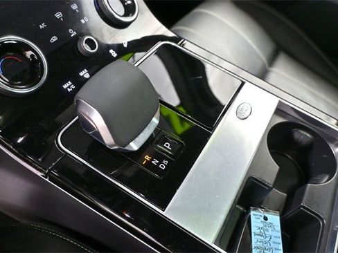 Used 2022 Land Rover Range Rover Velar R-Dynamic S image 28