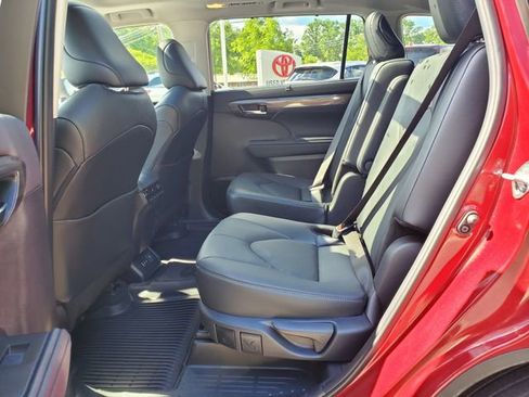 Used 2024 Toyota Highlander Platinum AWD/4WD image 10