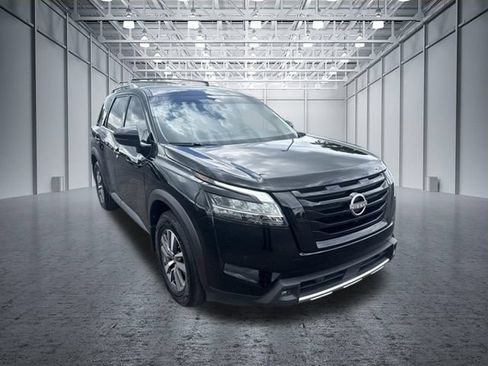 Used 2023 Nissan Pathfinder SL w/ Black Appearance Package FWD image 7