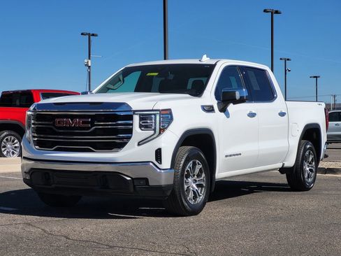 Used 2025 GMC Sierra 1500 SLT image 4