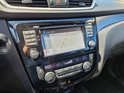 Used 2015 Nissan Rogue SV w/ SV Premium Package AWD/4WD image 27