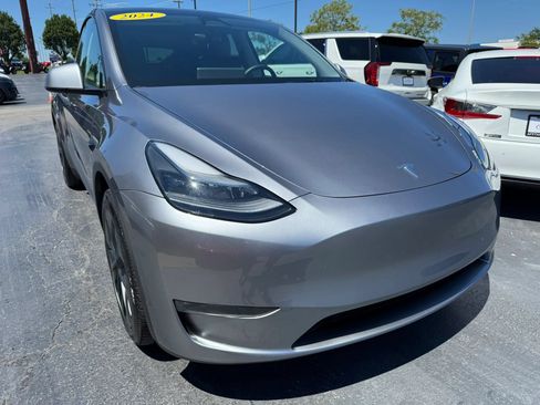 Used 2024 Tesla Model Y Long Range AWD/4WD image 6