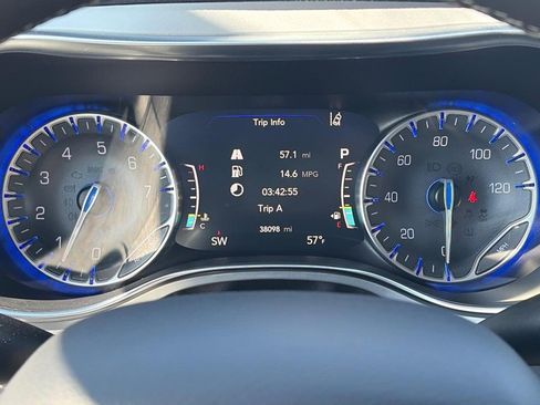 Used 2025 Chrysler Pacifica Limited FWD image 27