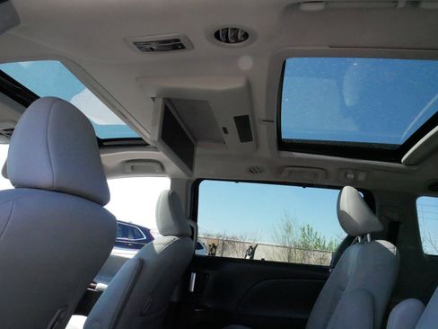 Used 2020 Toyota Sienna Limited Premium AWD/4WD image 31