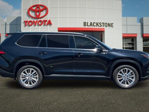 Certified 2024 Toyota Grand Highlander AWD image 2