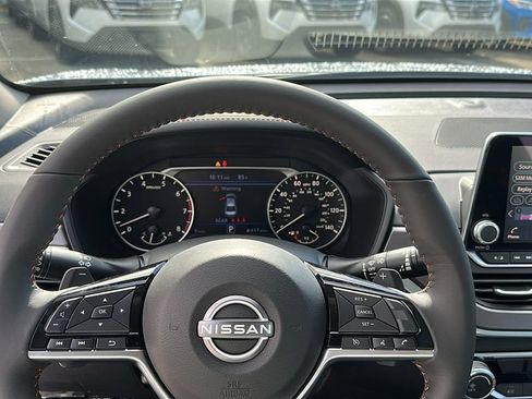Used 2025 Nissan Altima 2.5 SR FWD image 19