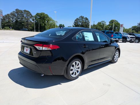 Used 2026 Toyota Corolla LE FWD image 7
