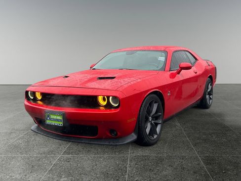 Used 2016 Dodge Challenger R/T Scat Pack w/ Leather Interior Group image 3