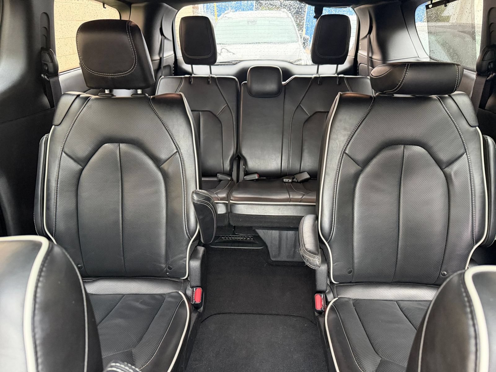 Used 2025 Chrysler Pacifica Limited FWD image 42
