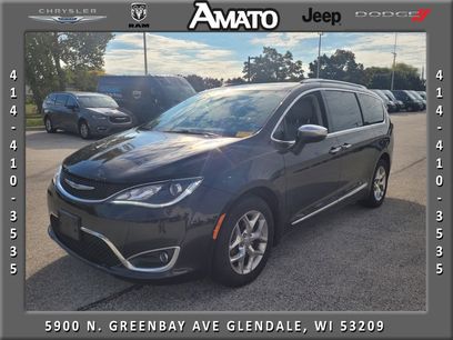 Used 2017 Chrysler Pacifica Limited w/ UConnect Theater Package