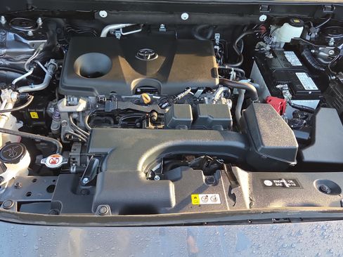 Used 2022 Toyota RAV4 XLE FWD image 19