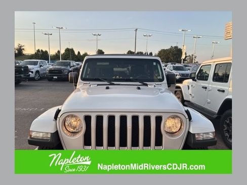 Used 2018 Jeep Wrangler Unlimited Sahara AWD/4WD image 1