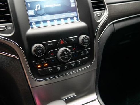 Used 2018 Jeep Grand Cherokee Limited AWD/4WD image 15