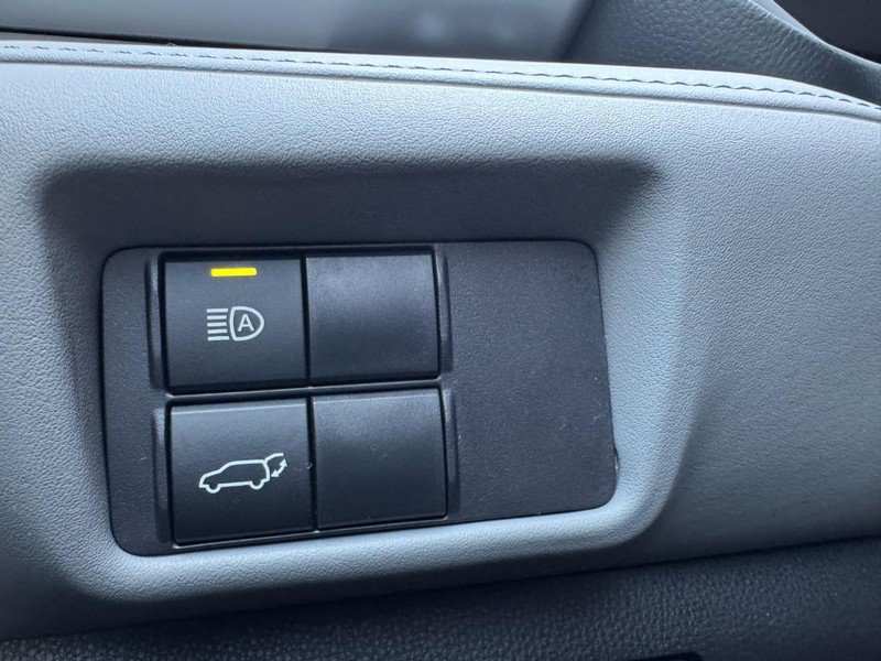Used 2022 Toyota Highlander XLE AWD/4WD image 22