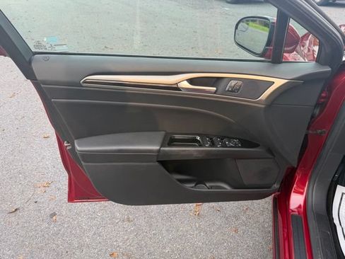 Used 2016 Ford Fusion SE w/ Equipment Group 202A AWD/4WD image 12