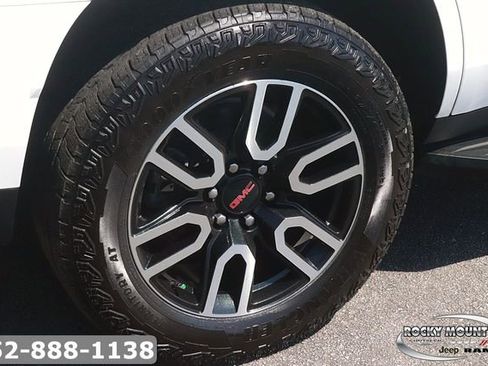 Used 2024 GMC Yukon AT4 AWD/4WD image 7