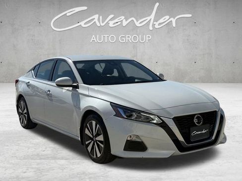 Used 2022 Nissan Altima 2.5 SV image 2