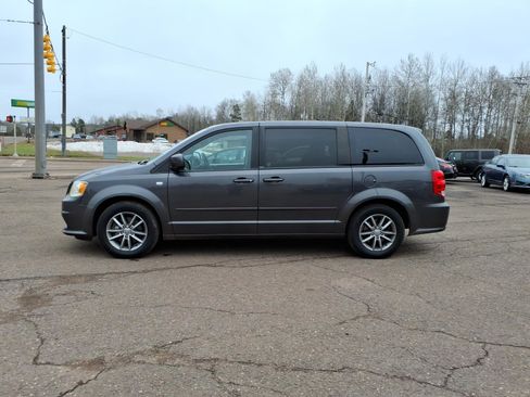 Used 2014 Dodge Grand Caravan SE FWD image 2