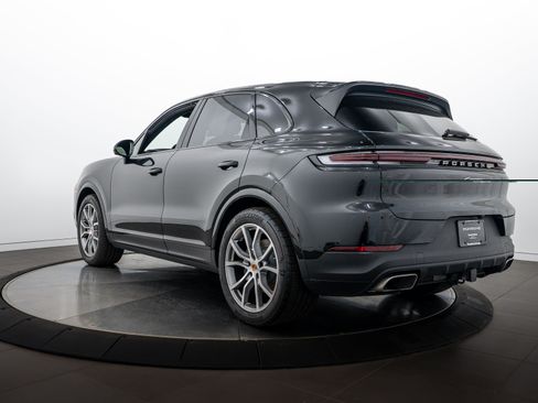 Certified 2026 Porsche Cayenne AWD/4WD image 3