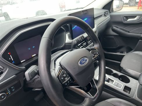 Used 2025 Ford Escape SE image 25