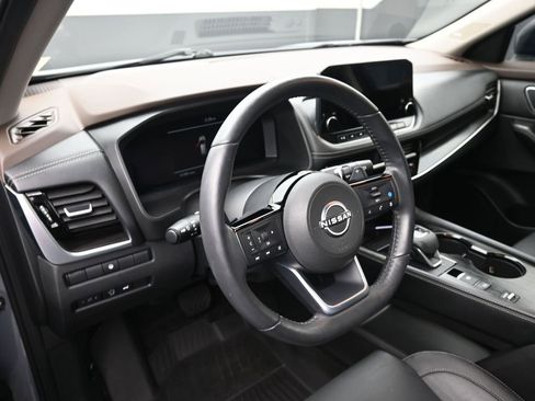 Used 2023 Nissan Rogue Platinum image 9