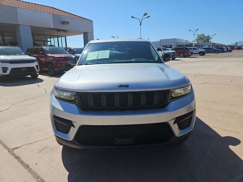 Certified 2023 Jeep Grand Cherokee Altitude AWD/4WD image 6