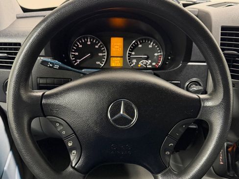 Used 2012 Mercedes-Benz Sprinter 2500 image 18