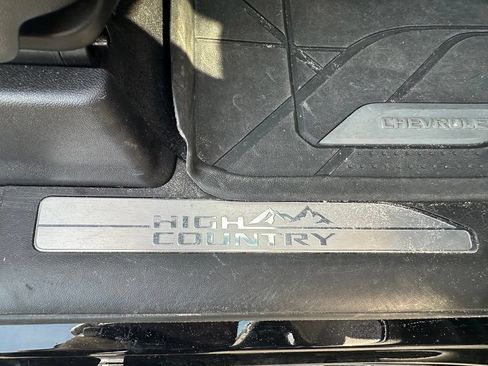 Used 2023 Chevrolet Silverado 1500 High Country w/ High Country Premium Package AWD/4WD image 16