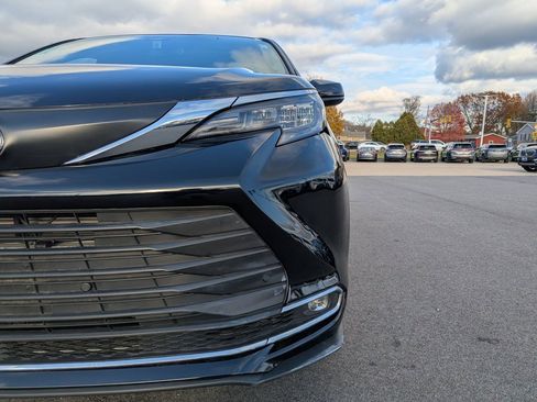 Used 2024 Toyota Sienna XLE image 11