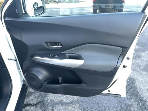 Used 2018 Nissan Kicks SV image 18