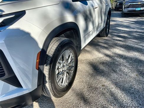 Used 2024 Chevrolet Traverse LS image 33