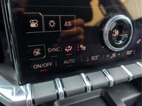 Used 2025 GMC Acadia Elevation image 13