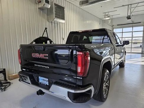 Used 2024 GMC Sierra 1500 SLT AWD/4WD image 3
