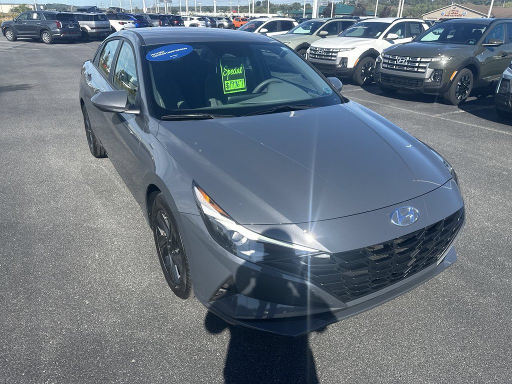 Used 2023 Hyundai Elantra SEL FWD image 1
