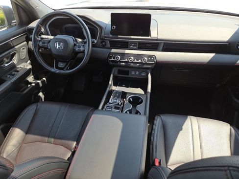 Used 2025 Honda Pilot Black Edition image 26