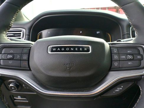 Used 2023 Jeep Wagoneer Series II image 32