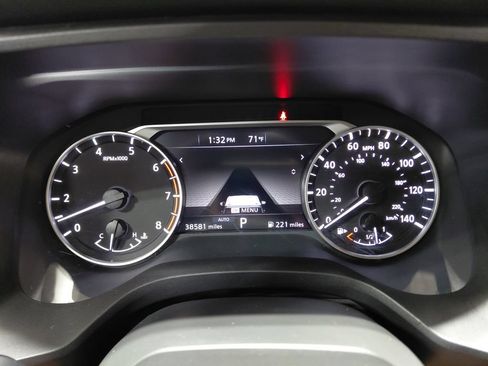 Used 2025 Nissan Rogue SV AWD/4WD image 26