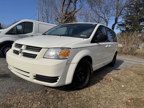 Used 2010 Dodge Grand Caravan SE image 2