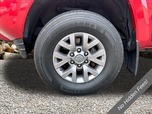 Used 2018 Toyota Tacoma SR5 AWD/4WD image 8