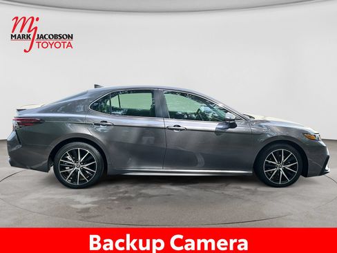 Used 2023 Toyota Camry SE FWD image 7