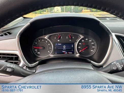 Used 2020 Chevrolet Equinox LT w/ Driver Convenience Package AWD/4WD image 17