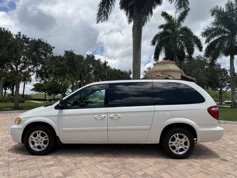 Used 2004 Dodge Grand Caravan SXT FWD image 6