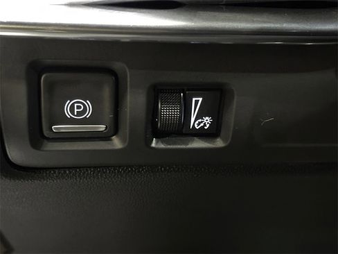 Used 2022 Cadillac XT4 Luxury w/ Cold Weather Package image 18